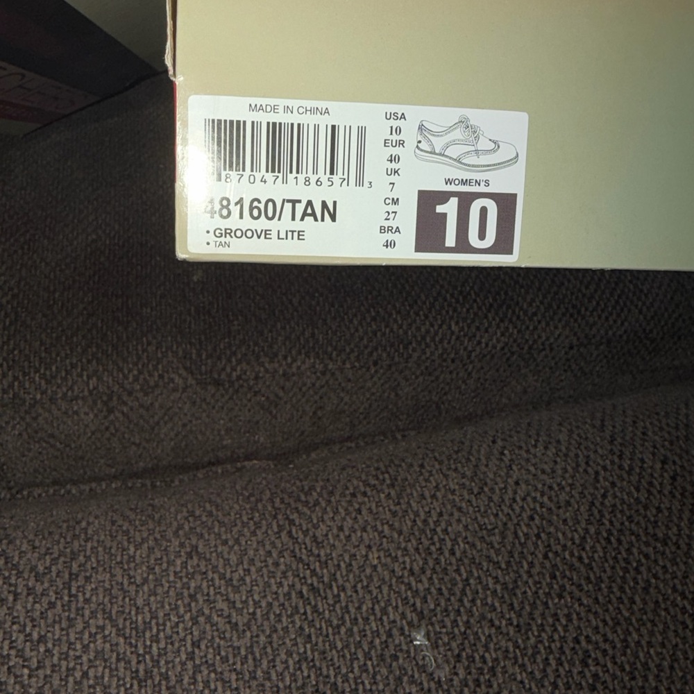 Skechers Tan Suede Oxfords women size 10 - Picture 5 of 5